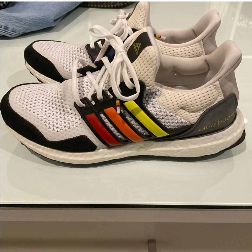 ADIDAS ULTRA BOOST LOVE UNITES SIZE 8 PERFECT CONDITION - Picture 4 of 8